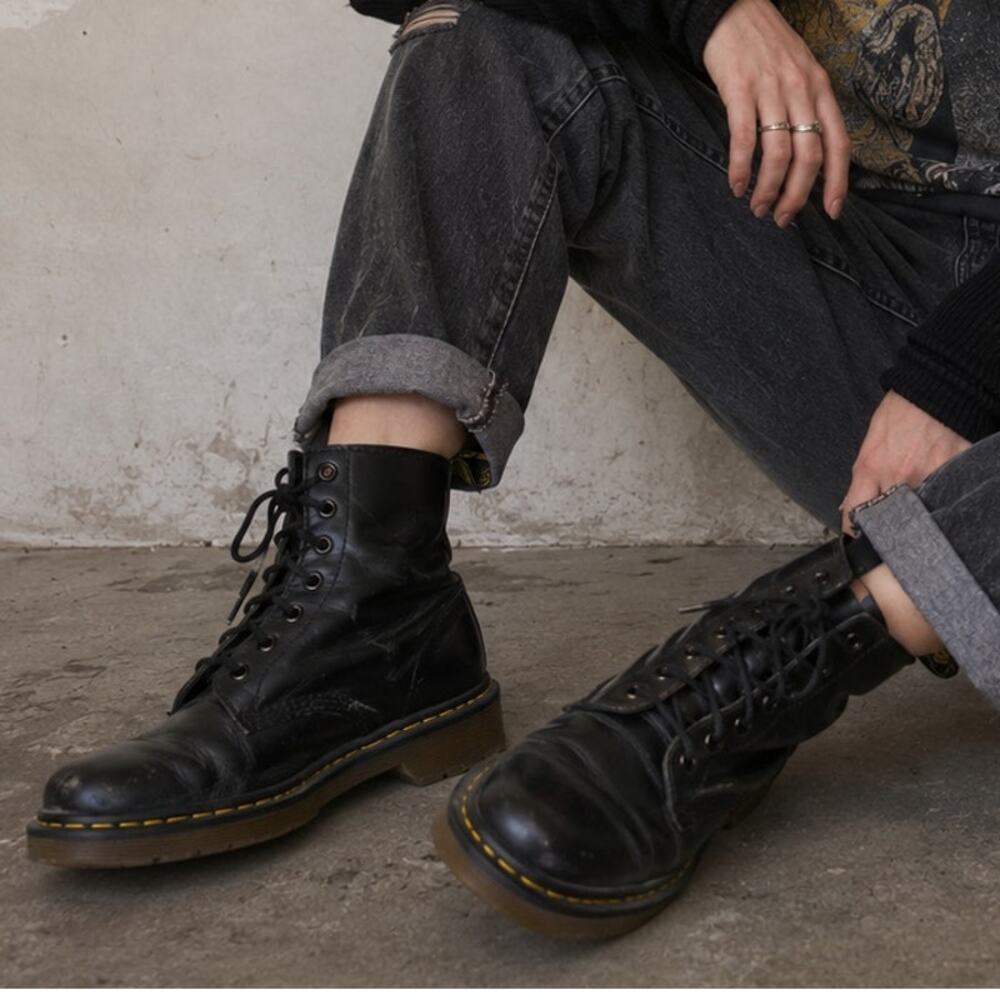 Dr. Martens 8 Eye Combat Boots US 7 Black Leather Grunge Punk Goth Biker Emo